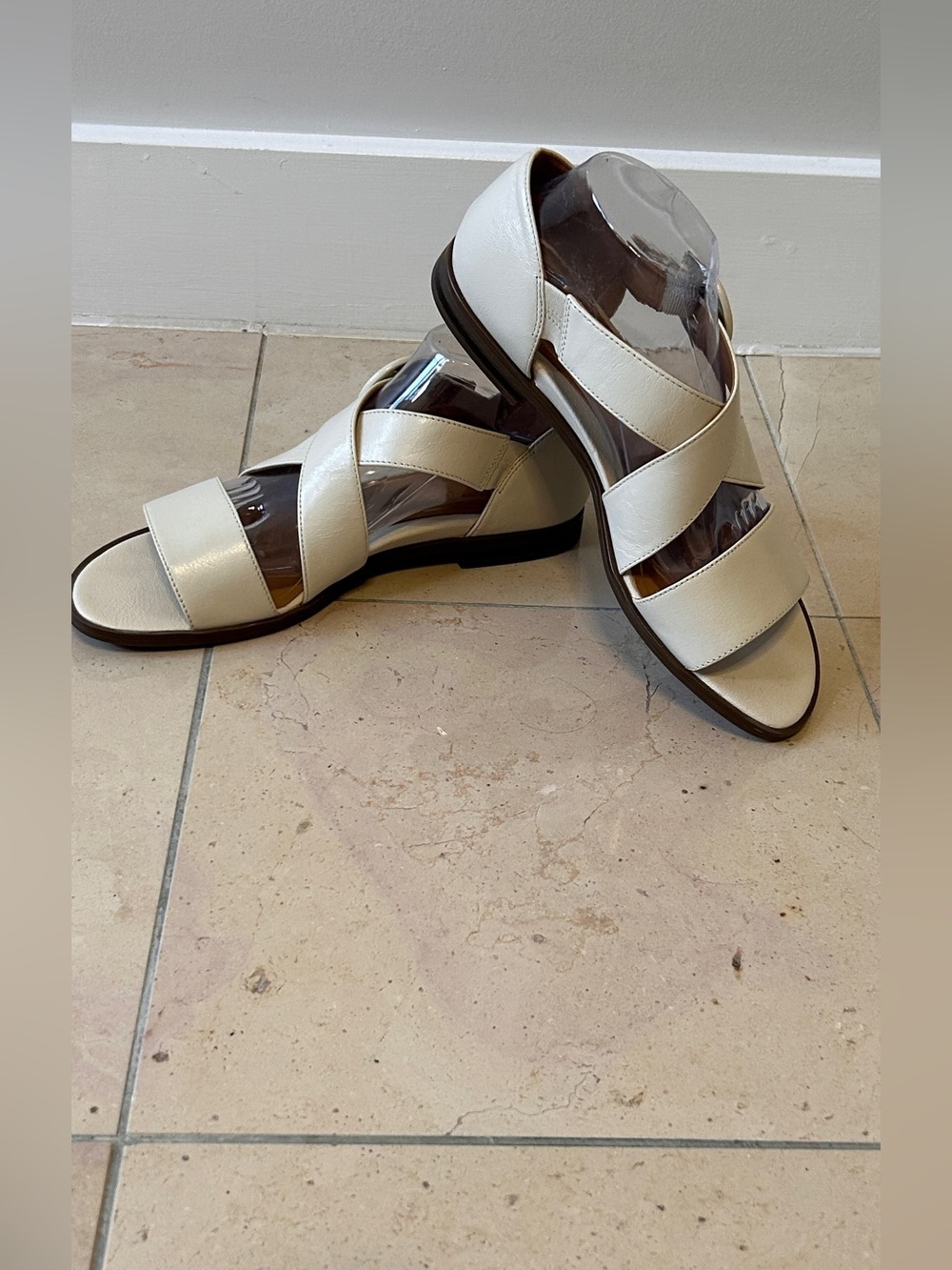 Vionic Pacifica Womens Size 10 Cream Strappy Flat Sandals Leather versatile EUC